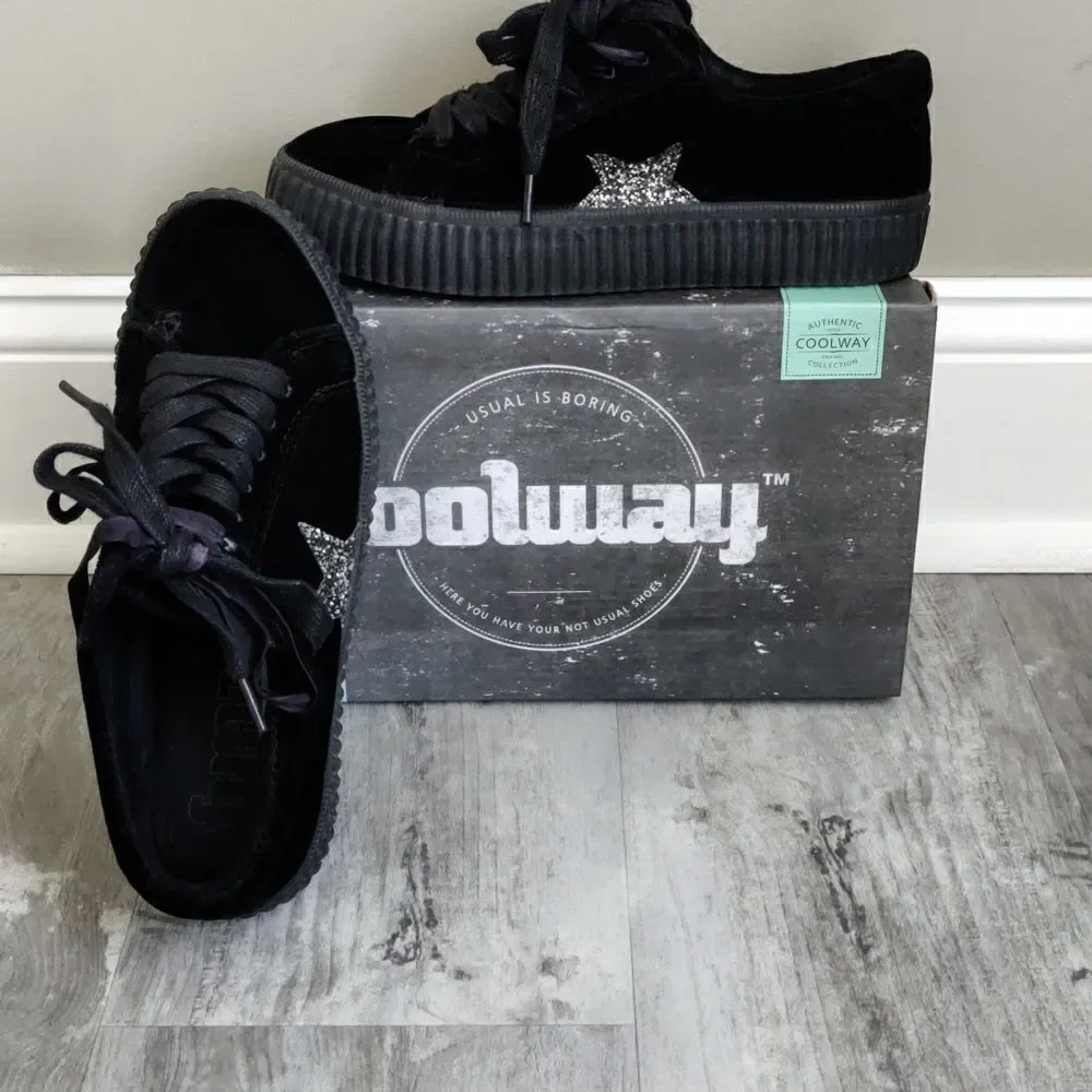 Cool way black velvet star sneakers